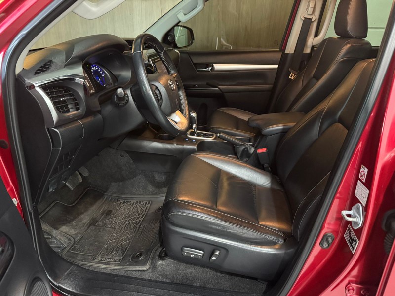 TOYOTA HILUX CD SRX 2.8 TURBO 4X4 /2016 IDEAL VEÍCULOS LAJEADO / Carros no Vale
