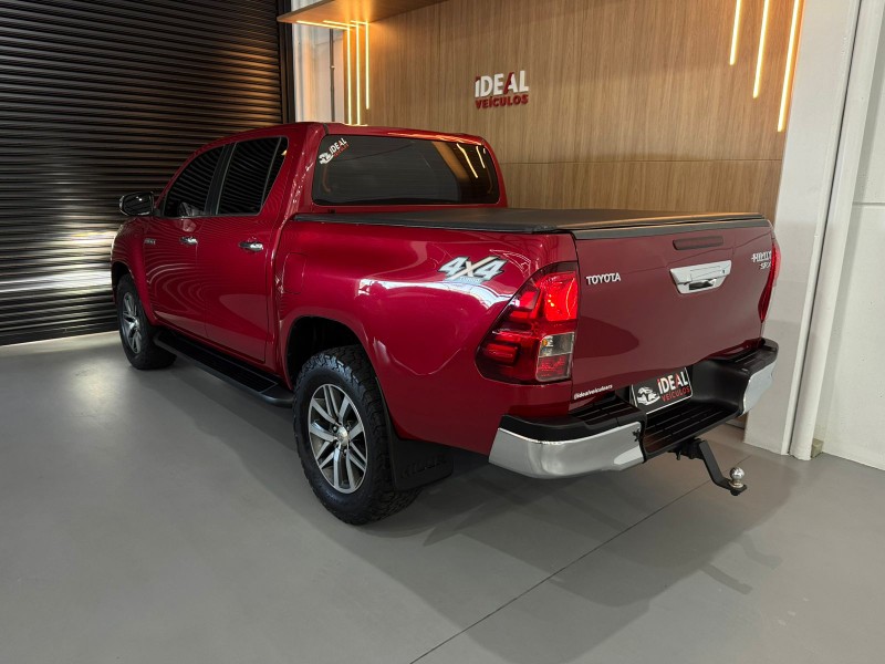 TOYOTA HILUX CD SRX 2.8 TURBO 4X4 /2016 IDEAL VEÍCULOS LAJEADO / Carros no Vale