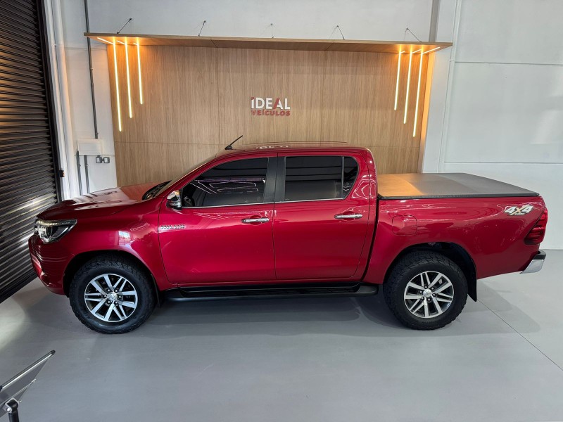 TOYOTA HILUX CD SRX 2.8 TURBO 4X4 /2016 IDEAL VEÍCULOS LAJEADO / Carros no Vale