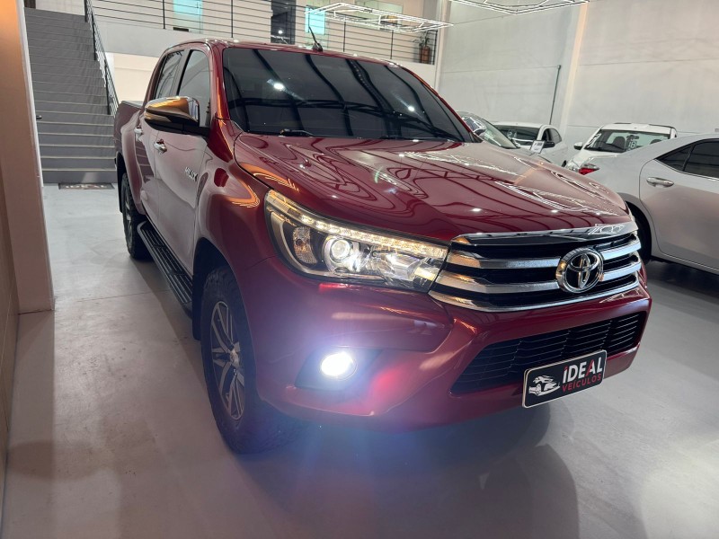 TOYOTA HILUX CD SRX 2.8 TURBO 4X4 /2016 IDEAL VEÍCULOS LAJEADO / Carros no Vale