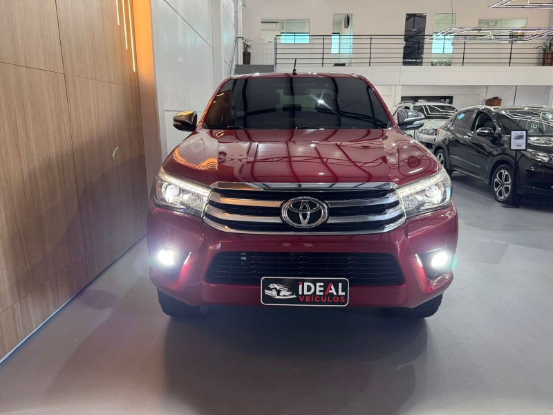 TOYOTA HILUX CD SRX 2.8 TURBO 4X4 /2016 IDEAL VEÍCULOS LAJEADO / Carros no Vale