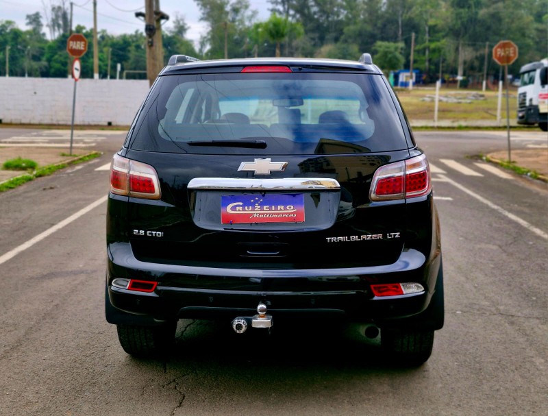 CHEVROLET TRAILBLAZER 2.8 LTZ 4X4 16V TURBO AUT 7 LUGARES 2013 2013/2013 CRUZEIRO MULTIMARCAS CRUZEIRO DO SUL / Carros no Vale