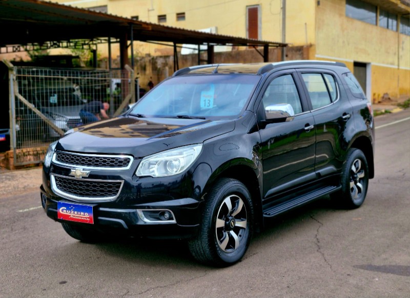 CHEVROLET TRAILBLAZER 2.8 LTZ 4X4 16V TURBO AUT 7 LUGARES 2013 2013/2013 CRUZEIRO MULTIMARCAS CRUZEIRO DO SUL / Carros no Vale