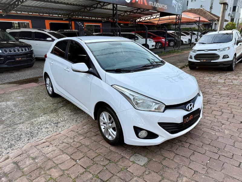 HYUNDAI HB20 1.6 PREMIUM 16V FLEX 4P MANUAL 2012/2013 AR MULTIMARCAS VENÂNCIO AIRES / Carros no Vale