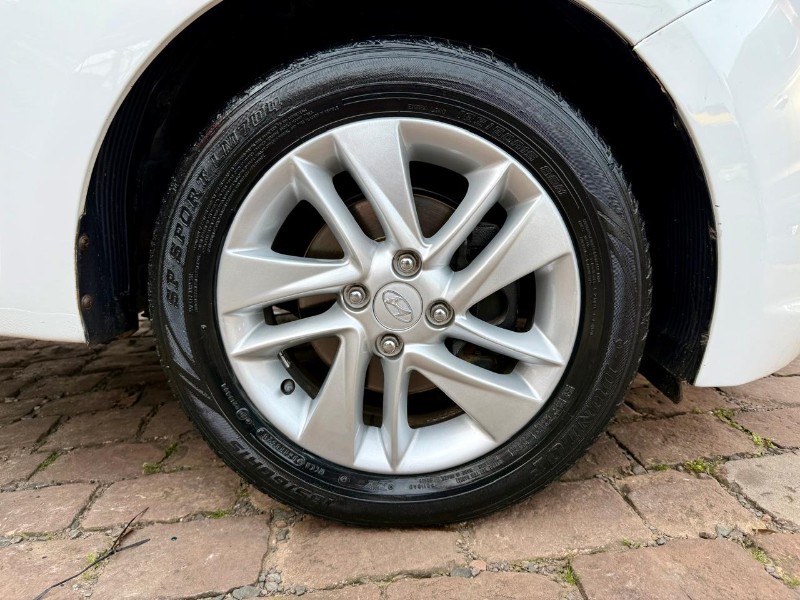 HYUNDAI HB20 1.6 PREMIUM 16V FLEX 4P MANUAL 2012/2013 AR MULTIMARCAS VENÂNCIO AIRES / Carros no Vale