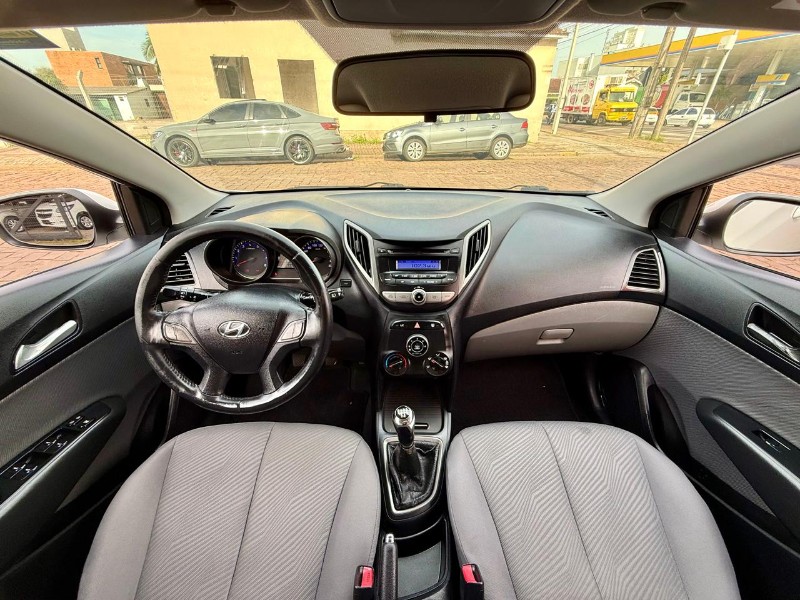 HYUNDAI HB20 1.6 PREMIUM 16V FLEX 4P MANUAL 2012/2013 AR MULTIMARCAS VENÂNCIO AIRES / Carros no Vale