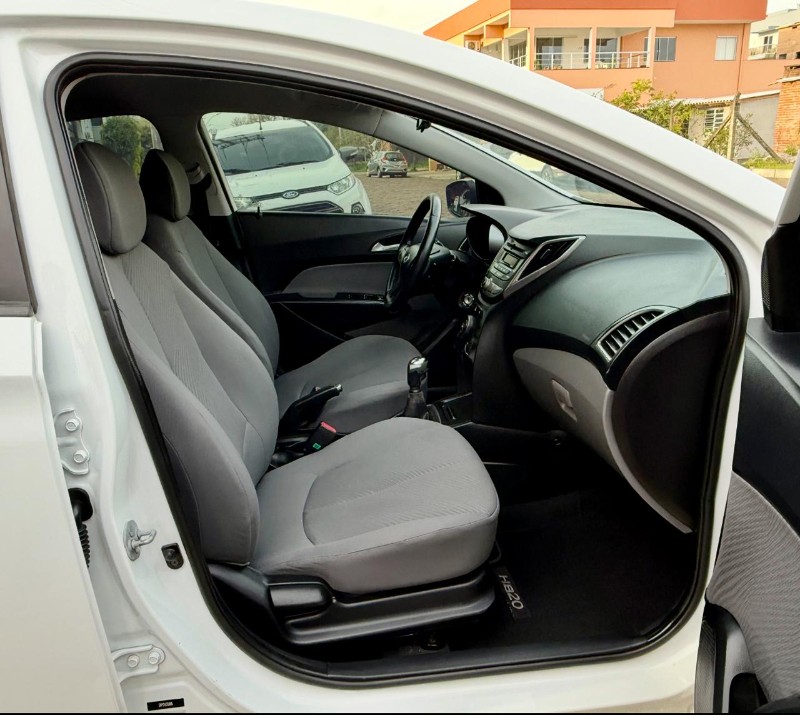 HYUNDAI HB20 1.6 PREMIUM 16V FLEX 4P MANUAL 2012/2013 AR MULTIMARCAS VENÂNCIO AIRES / Carros no Vale