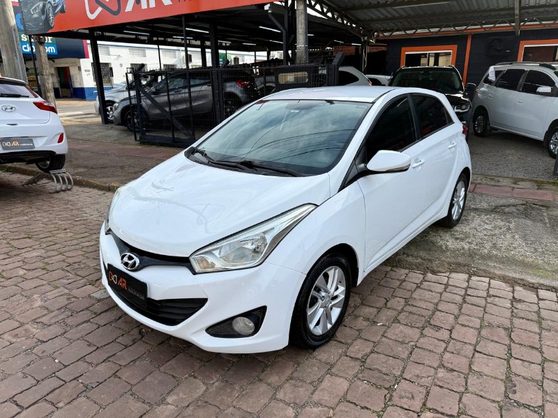 HYUNDAI HB20 1.6 PREMIUM 16V FLEX 4P MANUAL 2012/2013 AR MULTIMARCAS VENÂNCIO AIRES / Carros no Vale