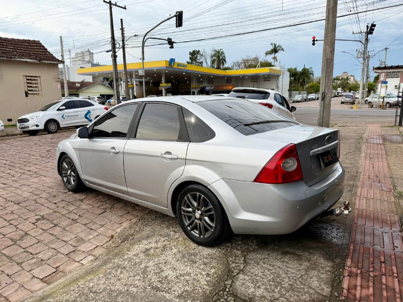 FORD FOCUS SEDAN 2.0 16V 4P 2012/2012 AR MULTIMARCAS VENÂNCIO AIRES / Carros no Vale