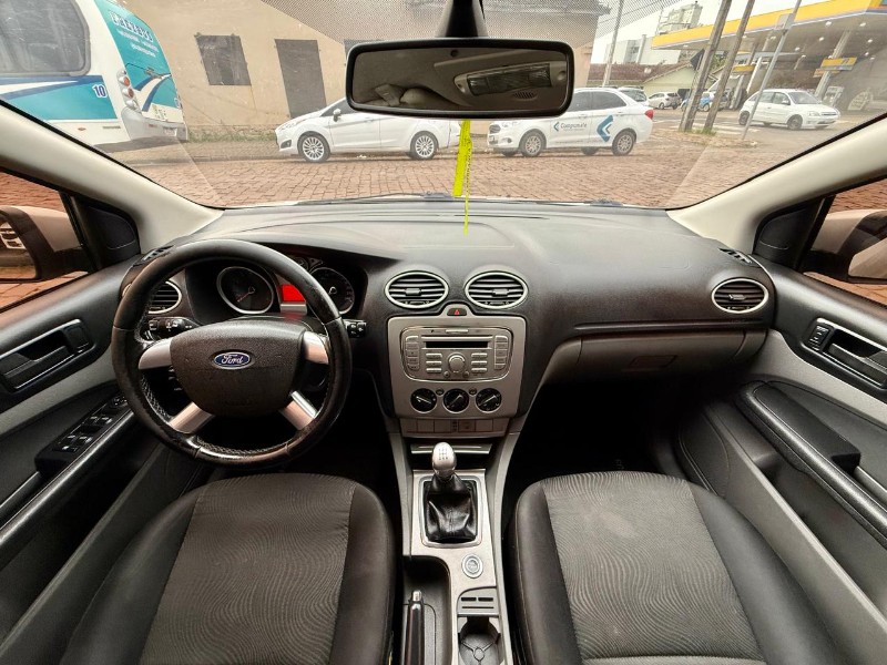 FORD FOCUS SEDAN 2.0 16V 4P 2012/2012 AR MULTIMARCAS VENÂNCIO AIRES / Carros no Vale