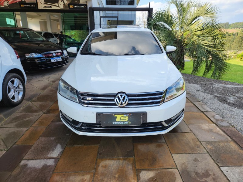 VOLKSWAGEN PASSAT HIGHLINE 2.0 T 2011/2012 TS VEÍCULOS ANTA GORDA / Carros no Vale