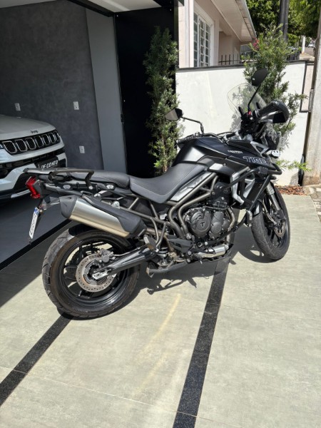 TRIUMPH TIGER 800 /2020 DE CONTO AUTOMÓVEIS SARANDI / Carros no Vale TRIUMPH TIGER 800 /2020 DE CONTO AUTOMÓVEIS SARANDI / Carros no Vale