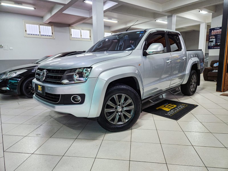 VOLKSWAGEN AMAROK HIGH.CD 2.0 16V TDI 4X4 DIES AUT 2012/2012 TS VEÍCULOS ANTA GORDA / Carros no Vale