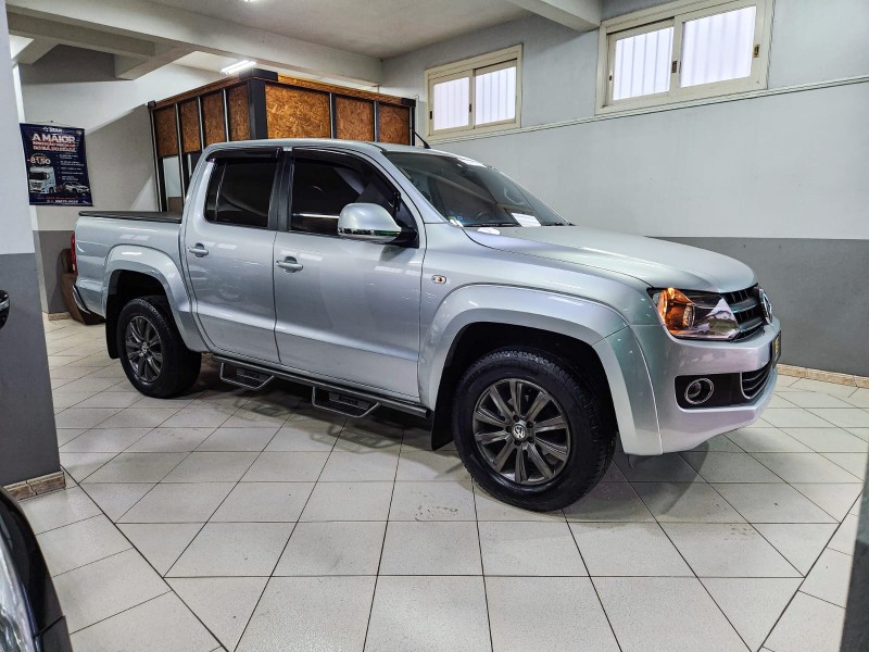 VOLKSWAGEN AMAROK HIGH.CD 2.0 16V TDI 4X4 DIES AUT 2012/2012 TS VEÍCULOS ANTA GORDA / Carros no Vale