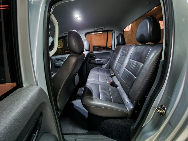 VOLKSWAGEN AMAROK HIGH.CD 2.0 16V TDI 4X4 DIES AUT 2012/2012 TS VEÍCULOS ANTA GORDA / Carros no Vale