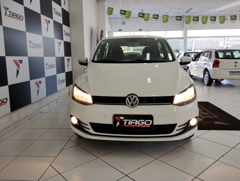 VOLKSWAGEN FOX COMFORTLINE 1.6 2015/2015 TIAGO AUTOMÓVEIS VENÂNCIO AIRES / Carros no Vale