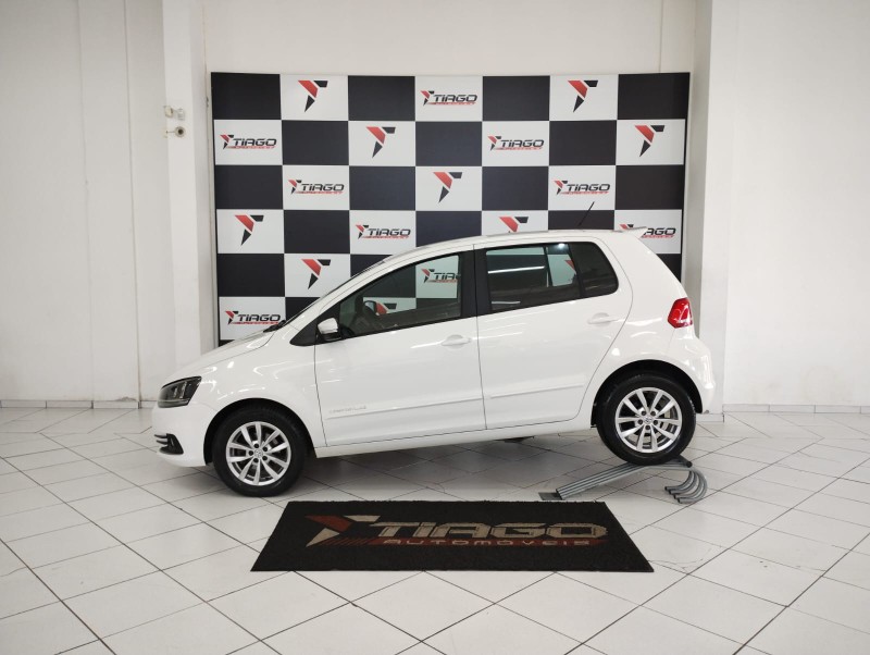 VOLKSWAGEN FOX COMFORTLINE 1.6 2015/2015 TIAGO AUTOMÓVEIS VENÂNCIO AIRES / Carros no Vale