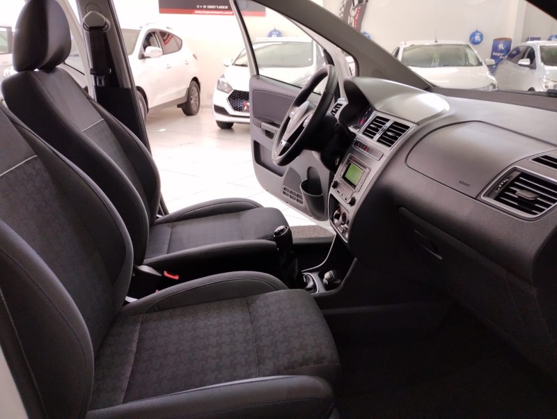 VOLKSWAGEN FOX COMFORTLINE 1.6 2015/2015 TIAGO AUTOMÓVEIS VENÂNCIO AIRES / Carros no Vale