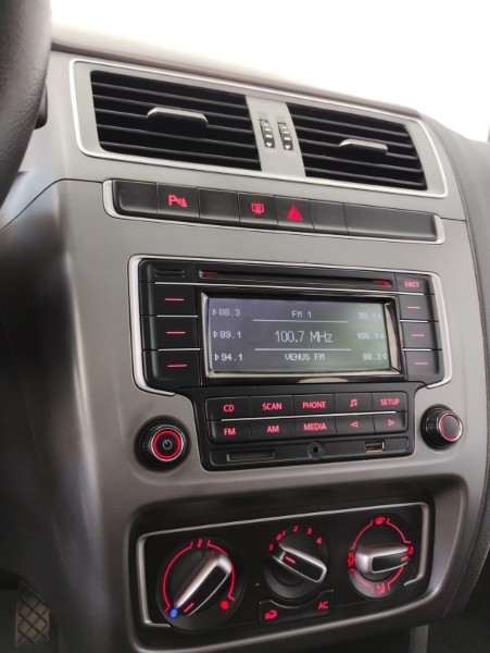 VOLKSWAGEN FOX COMFORTLINE 1.6 2015/2015 TIAGO AUTOMÓVEIS VENÂNCIO AIRES / Carros no Vale