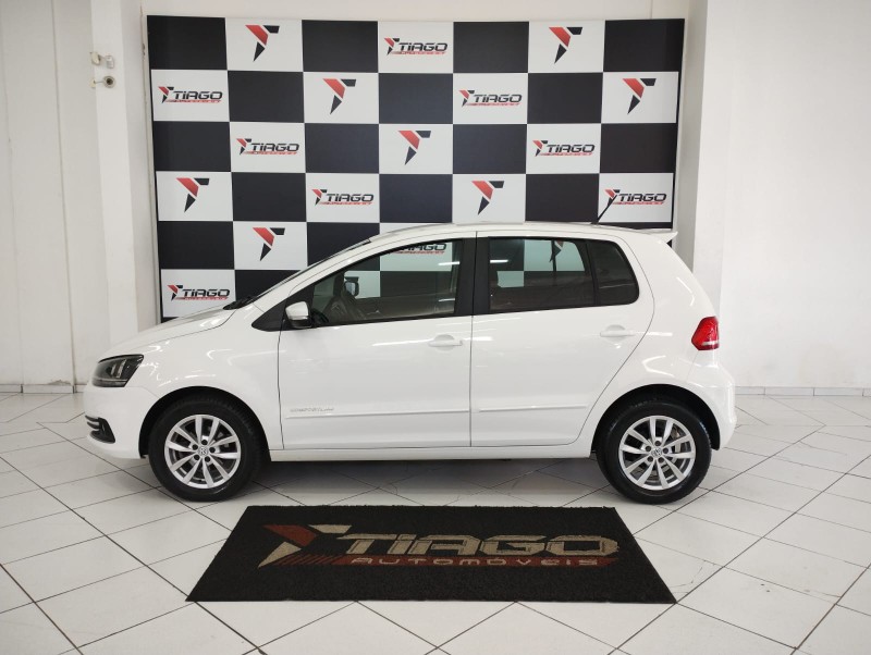 VOLKSWAGEN FOX COMFORTLINE 1.6 2015/2015 TIAGO AUTOMÓVEIS VENÂNCIO AIRES / Carros no Vale