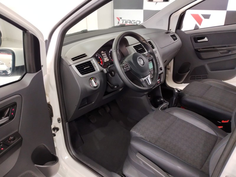 VOLKSWAGEN FOX COMFORTLINE 1.6 2015/2015 TIAGO AUTOMÓVEIS VENÂNCIO AIRES / Carros no Vale