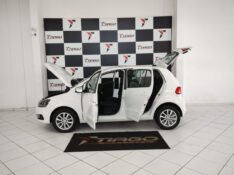 VOLKSWAGEN FOX COMFORTLINE 1.6 2015/2015 TIAGO AUTOMÓVEIS VENÂNCIO AIRES / Carros no Vale
