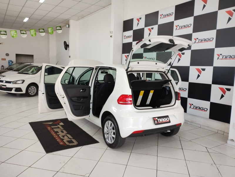 VOLKSWAGEN FOX COMFORTLINE 1.6 2015/2015 TIAGO AUTOMÓVEIS VENÂNCIO AIRES / Carros no Vale