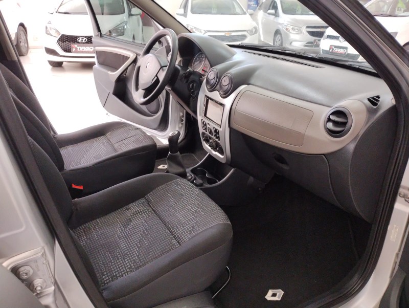 RENAULT SANDERO 1.6 EXPRESSION 8V FLEX 4P MANUAL 2010/2010 TIAGO AUTOMÓVEIS VENÂNCIO AIRES / Carros no Vale