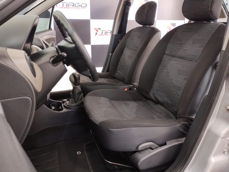 RENAULT SANDERO 1.6 EXPRESSION 8V FLEX 4P MANUAL 2010/2010 TIAGO AUTOMÓVEIS VENÂNCIO AIRES / Carros no Vale