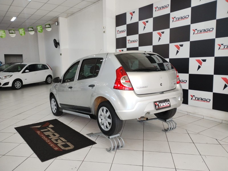 RENAULT SANDERO 1.6 EXPRESSION 8V FLEX 4P MANUAL 2010/2010 TIAGO AUTOMÓVEIS VENÂNCIO AIRES / Carros no Vale