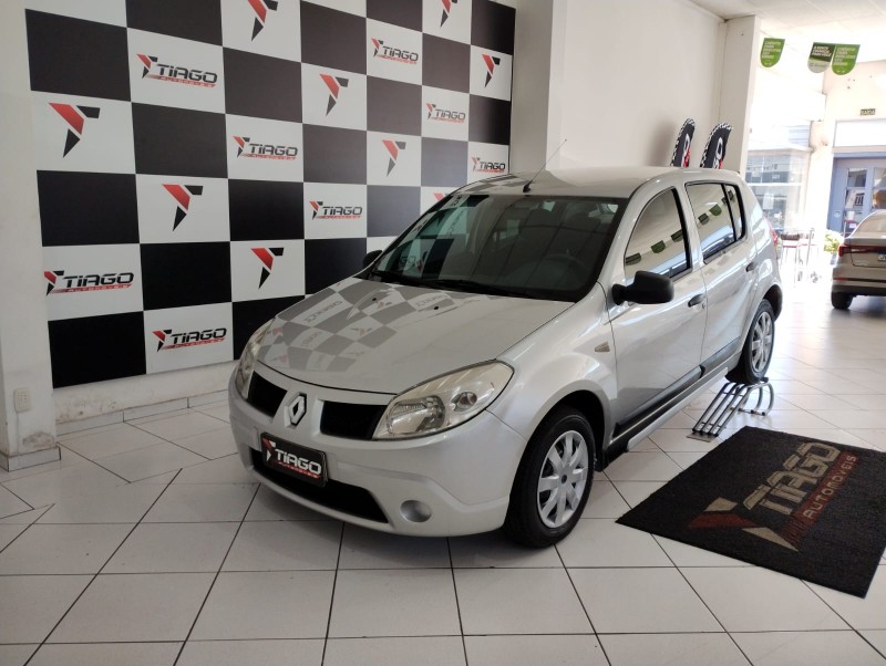 RENAULT SANDERO 1.6 EXPRESSION 8V FLEX 4P MANUAL 2010/2010 TIAGO AUTOMÓVEIS VENÂNCIO AIRES / Carros no Vale