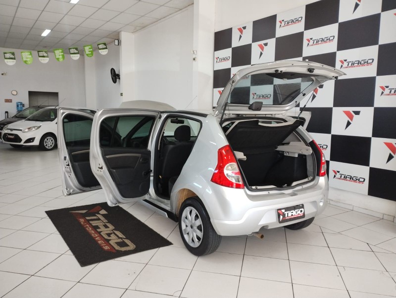 RENAULT SANDERO 1.6 EXPRESSION 8V FLEX 4P MANUAL 2010/2010 TIAGO AUTOMÓVEIS VENÂNCIO AIRES / Carros no Vale