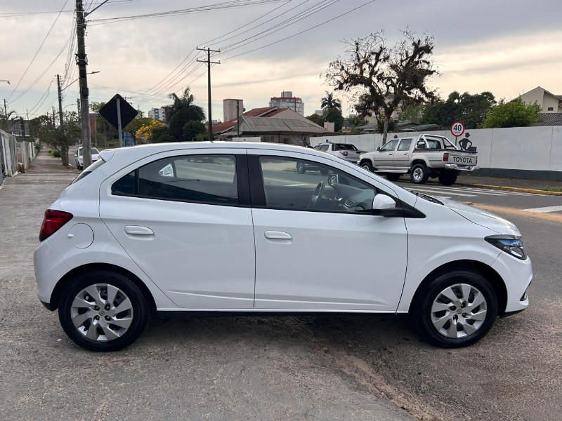CHEVROLET ONIX HATCH LT 1.4 8V FLEXPOWER 5P MEC. 2014/2014 LS MULTIMARCAS VENÂNCIO AIRES / Carros no Vale