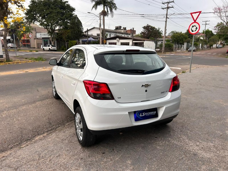 CHEVROLET ONIX HATCH LT 1.4 8V FLEXPOWER 5P MEC. 2014/2014 LS MULTIMARCAS VENÂNCIO AIRES / Carros no Vale