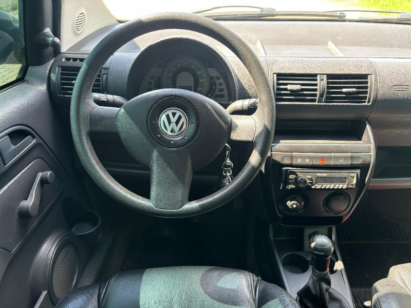 VOLKSWAGEN FOX 1.0 /2004 RT 811 VEÍCULOS ARROIO DO MEIO / Carros no Vale