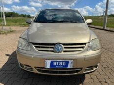 VOLKSWAGEN FOX 1.0 /2004 RT 811 VEÍCULOS ARROIO DO MEIO / Carros no Vale