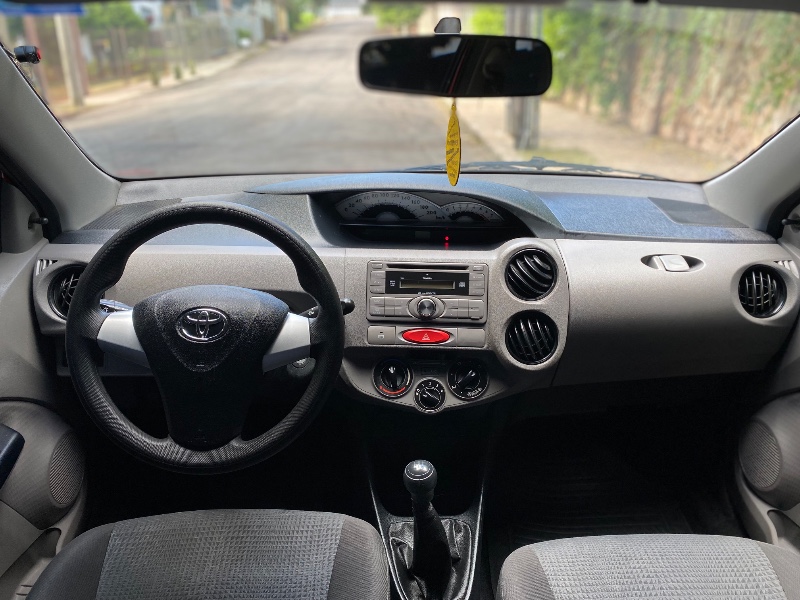 TOYOTA ETIOS XS 1.3 2012/2013 ESTAÇÃO DO CARRO ESTRELA / Carros no Vale