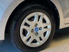 FORD KA 1.0 8V FLEX 2014/2015 JM AUTOMÓVEIS VENÂNCIO AIRES / Carros no Vale