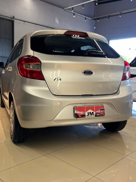 FORD KA 1.0 8V FLEX 2014/2015 JM AUTOMÓVEIS VENÂNCIO AIRES / Carros no Vale