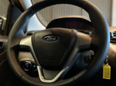FORD KA 1.0 8V FLEX 2014/2015 JM AUTOMÓVEIS VENÂNCIO AIRES / Carros no Vale