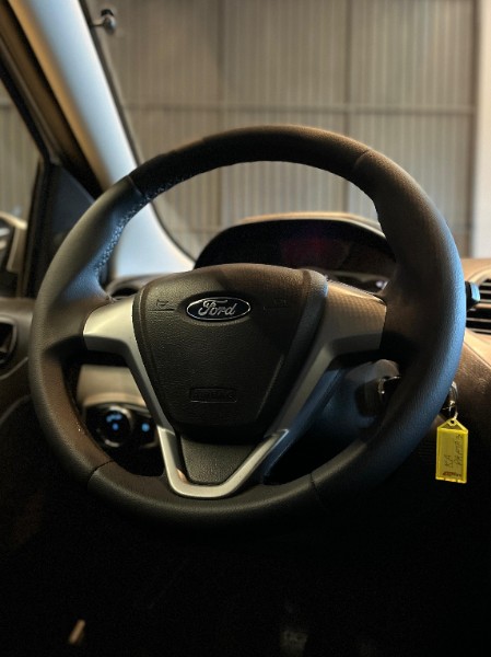 FORD KA 1.0 8V FLEX 2014/2015 JM AUTOMÓVEIS VENÂNCIO AIRES / Carros no Vale