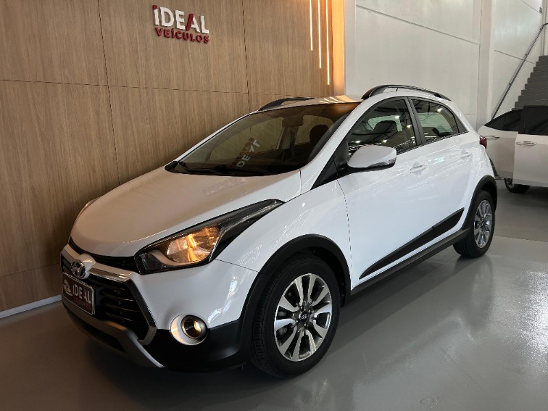 HYUNDAI HB20X 1.6 /2017 IDEAL VEÍCULOS LAJEADO / Carros no Vale
