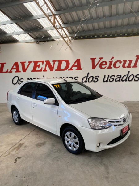 TOYOTA ETIOS 1.5 XS SEDAN 16V 2016/2017 LAVENDA VEÍCULOS ARROIO DO MEIO / Carros no Vale