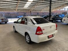 TOYOTA ETIOS 1.5 XS SEDAN 16V 2016/2017 LAVENDA VEÍCULOS ARROIO DO MEIO / Carros no Vale