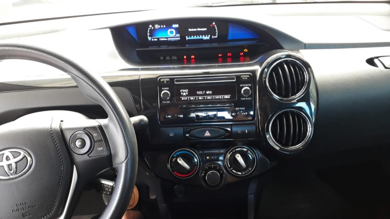 TOYOTA ETIOS 1.5 XS SEDAN 16V 2016/2017 LAVENDA VEÍCULOS ARROIO DO MEIO / Carros no Vale