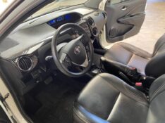 TOYOTA ETIOS 1.5 XS SEDAN 16V 2016/2017 LAVENDA VEÍCULOS ARROIO DO MEIO / Carros no Vale