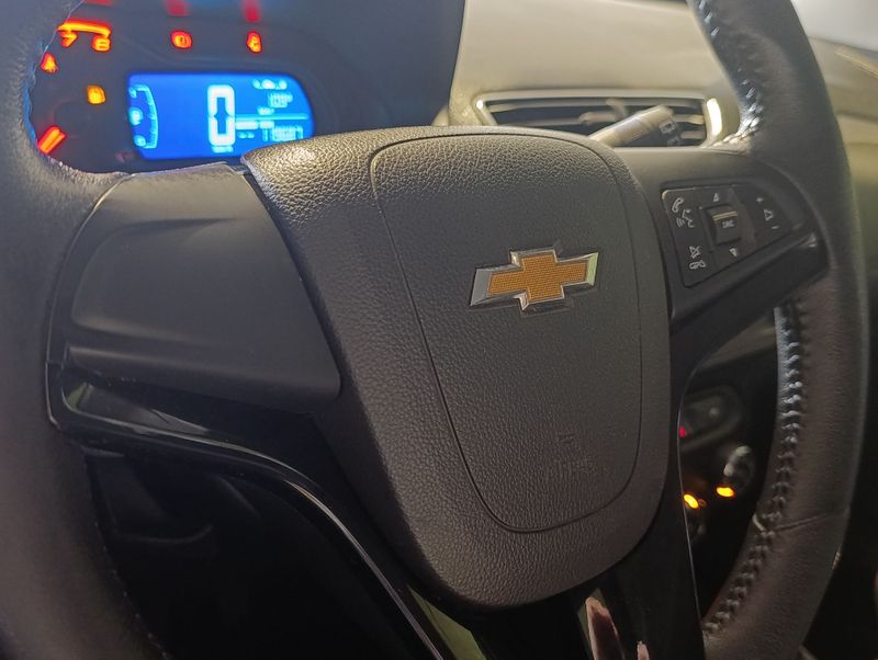 Chevrolet Onix 1 4 Ltz 2016/2017 SIM VEÍCULOS PORTO ALEGRE / Carros no Vale