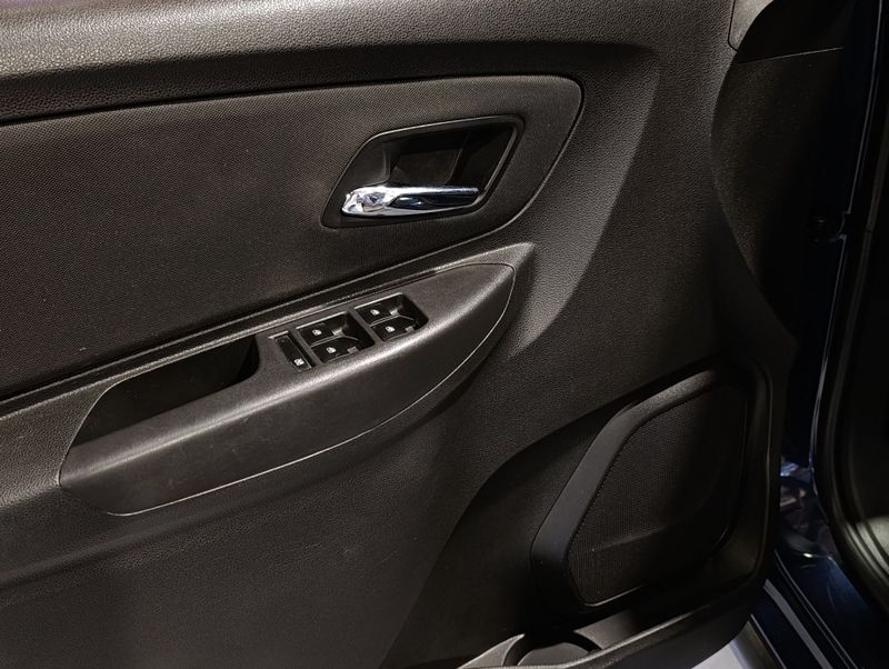 Chevrolet Spin 1.8 Activ 8v 2017/2018 SIM VEÍCULOS PORTO ALEGRE / Carros no Vale