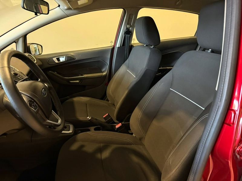 Ford Fiesta 1.6 Se Hatch 16v 2014/2014 SIM VEÍCULOS PORTO ALEGRE / Carros no Vale