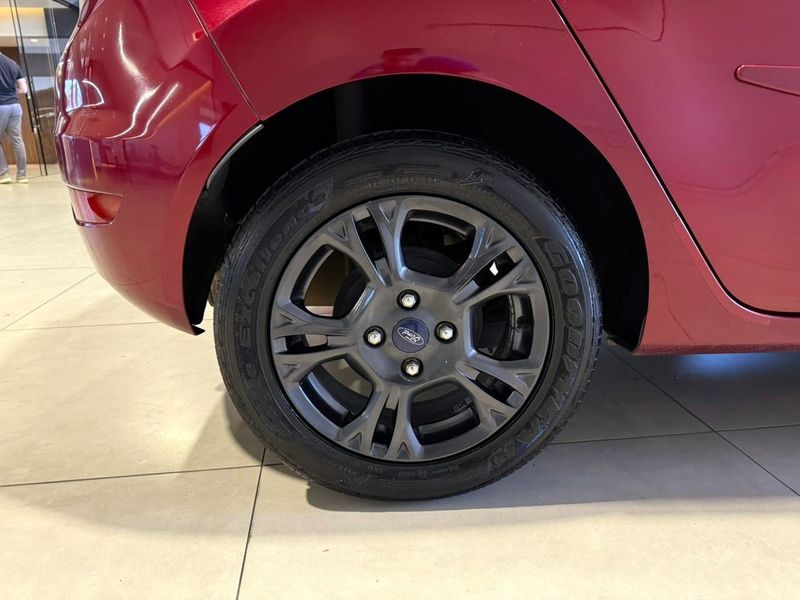 Ford Fiesta 1.6 Se Hatch 16v 2014/2014 SIM VEÍCULOS PORTO ALEGRE / Carros no Vale